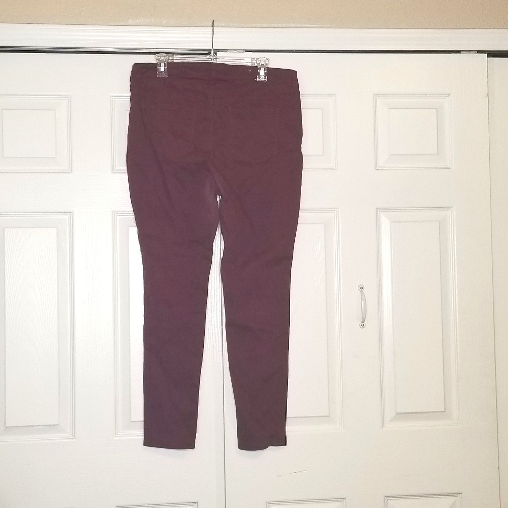 5/$25 burgundy old navy jeans
